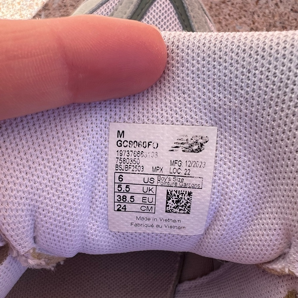 New Balance 9060 shoes - Picture 7 of 10